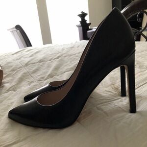 Basic Black Nine West 5 inch Pumps
